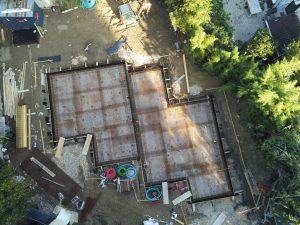 Chantier d'une maison en construction vu du dessus
